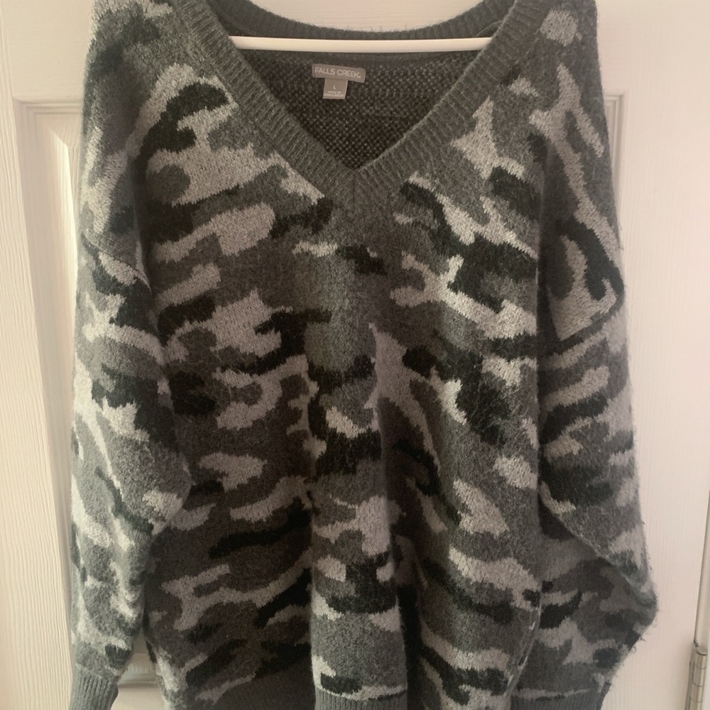 Fall Creek Camo Sweater Size L